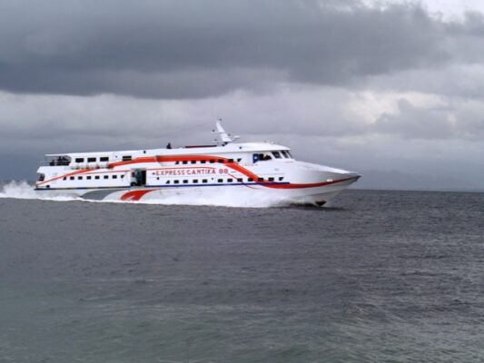 Kapal Cepat “Express Cantika” di Maluku