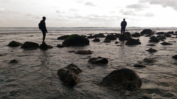 Pantai Menganti di Desa Karangduwur, Kebumen