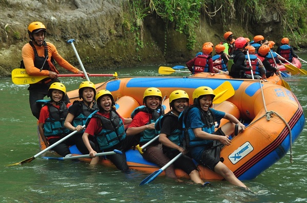 Rafting di Sungai Elo di Magelang