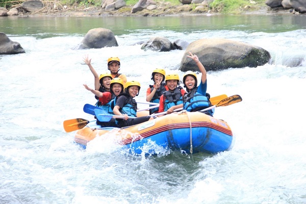 Rafting di Sungai Elo di Magelang