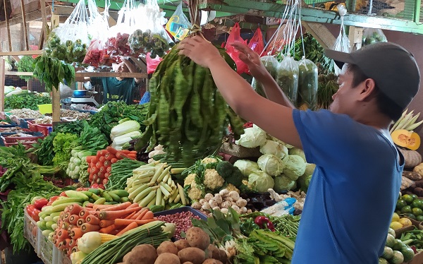 Pasar tradisional "Fresh Market" Cikunir, Jatibening, Bekasi, Jawa Barat, Kamis, 19 Maret 2020