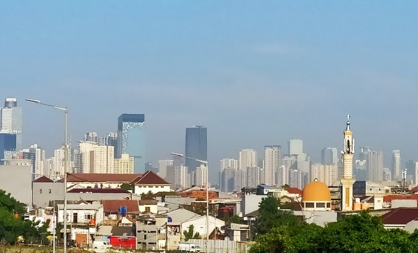 Langit cerah di Jakarta, Selasa, 17 Maret 2020