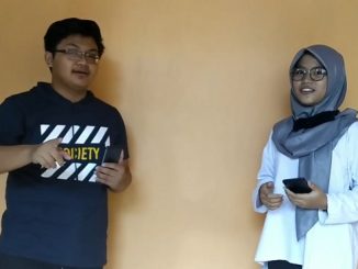 Vicky Rian Saputra dan Chantiq Hast Dhuatu dari SMA Negeri 1 Karanganyar, Jawa Tengah, Indonesia