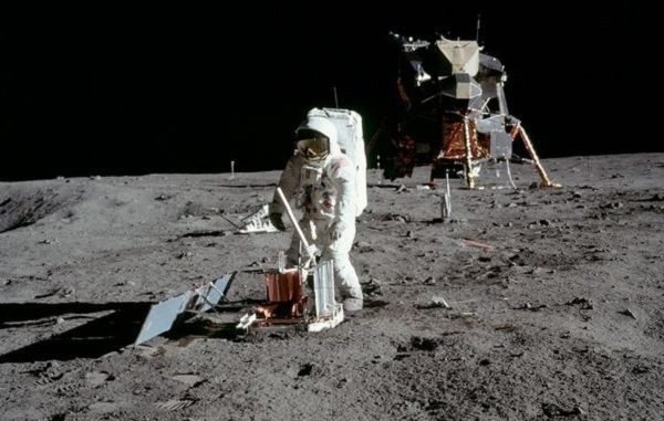 Astronot di Bulan