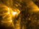 Selama gerhana matahari total, para ilmuwan mendapatkan pandangan yang jelas tentang atmosfer matahari yang lebih rendah yang disebut Korona (angin matahari muncul dari permukaannya)