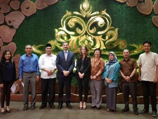 Prof. Nicolas dari Atase Kerjasama Science dan Tecnology Kedutaan Prancis