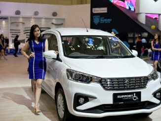 Sales Promotion Girl (SPG) atau usher di gelaran GAIKINDO Indonesia International Auto Show (GIIAS) 2018 di Indonesia Convention Exhibition (ICE) BSD City, Tangerang Selatan, Minggu, 5 Agustus 2018