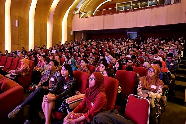 Para pelajar di acara Pre Departure Briefing 2018 di Perpustakaan Nasional Republik Indonesia, Auditorium Lantai 2, Jl. Medan Merdeka Selatan No. 11, Gambir, Kota Jakarta Pusat, Sabtu, 11 Agustus 2018 (KalderaNews/Fajar H)