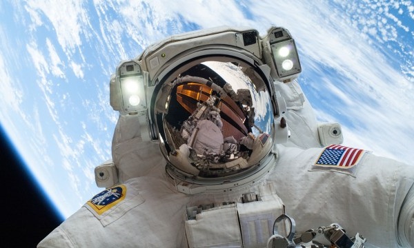 Astronot Luar Angkasa