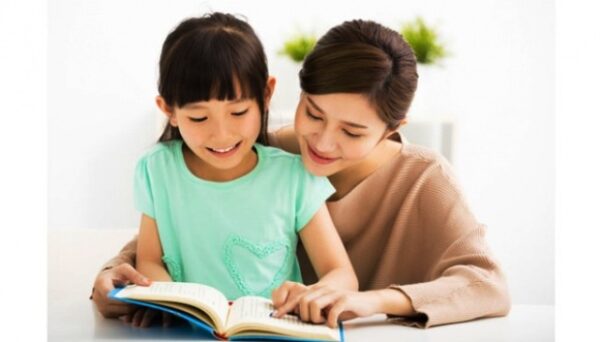 MengenalKan Buku pada Anak
