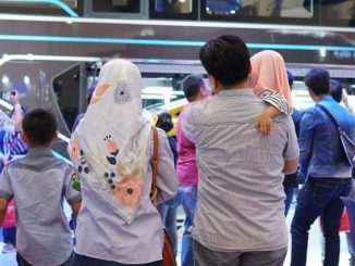 Pengunjung Gaikindo Indonesia International Auto Show (GIIAS) 2019 yang diselenggarakan di ICE BSD Tangerang