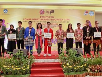 Para pemenang Lomba Debat Bahasa Indonesia (LDBI) dan National Schools Debating Championship (NSDC) 2019