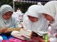 Sejumlah anak membaca Al Quran