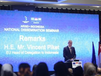 Kepala Delegasi Uni Eropa untuk Indonesia, Vincent Piket memberikan sambutan terkait peluncuran program baru bantuan perdagangan ARISE+ Indonesia Trade Support Facility senilai 15 juta euro untuk Indonesia di Ayana Midplaza Jakarta, 25 September 2019
