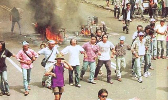 Salah satu aksi mahasiswa 1998 di Jalan Gejayan, Yogyakarta. (ist) Salah satu aksi mahasiswa 1998 di Jalan Gejayan, Yogyakarta. (ist)