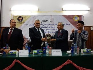 Sebagai tanda permulaan resmi pengajaran Bahasa Indonesia Fakultas Bahasa dan Terjemah Universitas Al-Azhar bekerja sama dengan KBRI Kairo mengadakan seremonial resmi yang berlangsung di Aula Fakultas Bahasa dan Terjemah Universitas Al-Azhar, 9 Oktober 2019. Acara dihadiri oleh Duta Besar RI Cairo, Helmy Fauzy, Atdikbud KBRI Cairo, Dekan dan Wakil Dekan Fakultas Bahasa dan Terjemah Universitas Al-Azhar, Rektor UGM (Prof. Dr. Panut Mulyono), Rektor UMS (Prof. Dr. Sofyan Anif, M.Si.) dan Wakil Rektor bidang Kemahasiswaan UIN Maulana Malik Ibrahim (Dr. M. Isroqunnajah, M.A.)