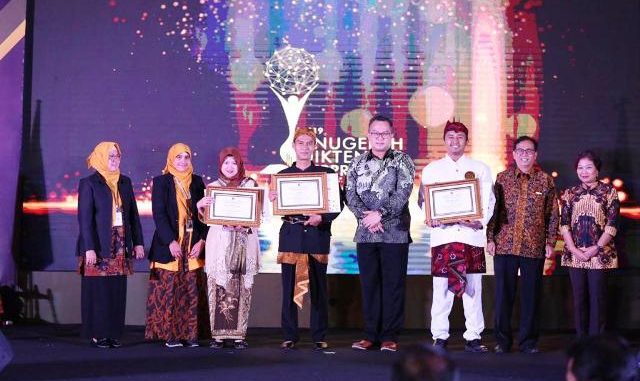 Para pemenang Anugerah Pendidik dan Tenaga Kependidikan (Diktendik) Berprestasi 2019 Para pemenang Anugerah Pendidik dan Tenaga Kependidikan (Diktendik) Berprestasi 2019. (Dok. Kemendikbud)