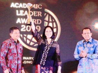 Prof. Dr. Ir. Ellen Joan Kumaat M.Sc, DEA pemenang Academic Leader dosen dengan tugas tambahan sebagai Rektor PTN BLU tahun 2019