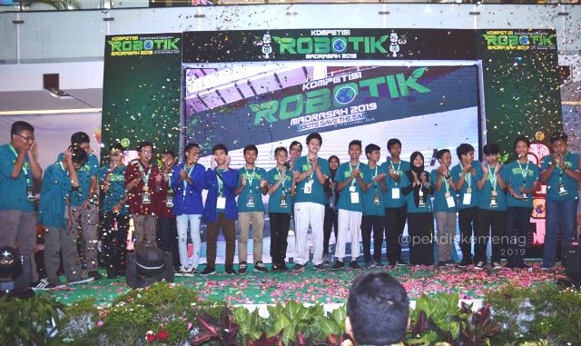 Para Pemenang Kompetisi Robotik Madrasah 2019. (Dok. Kemenag)