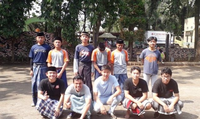 Siswa SMA Kolese Kanisius Jakarta bersama para santri. (Dok. Pesantren Cinta Rasul)