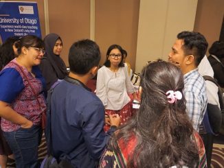 Pengunjung di booth New Zealand Scholarships (NZS) 2020, Financial Hall, Graha CIMB Niaga 2nd Floor, Jl.Jendral Sudirman Kav 58, Jakarta, Jumat, 31 Januari 2020