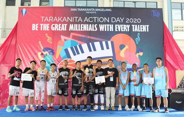 Para pemenang pertandingan basket saat Tarakanita Action Days 2020