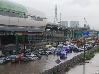 Banjir di tol dalam kota arah di Cikunir-Jatibening arah Jakarta, Selasa, 25 Februari 2020