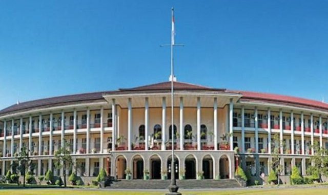 Ugm Peringkat Pertama Inilah 50 Universitas Terbaik Di Indonesia Versi Unirank Http Www Kalderanews Com