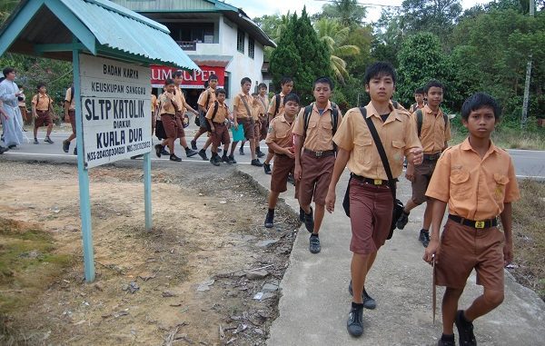 Peserta didik di SMP Katolik Kuala Dua, Dusun Kuala Dua, Kuala Dua, Kecamatan Kembayan, Sanggau, Kalimantan Barat
