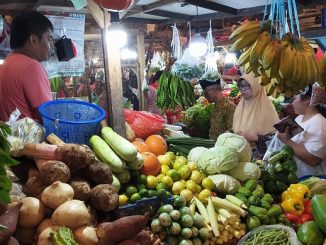 Pasar tradisional "Fresh Market" Cikunir, Jatibening, Bekasi, Jawa Barat, Kamis, 19 Maret 2020