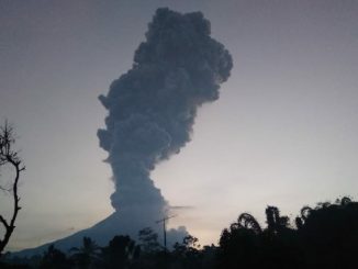 Erupsi Gunung Merapi pada Selasa, 3 Maret 2020 terpantau dari Dusun Gemer, Ngargomulyo, Dukung, Magelang, Jawa Tengah