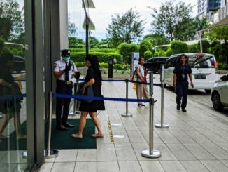 alat thermo scanner seperti terlihat di sejumlah perkantoran yang ada di Sudirman Central Business District atau SCBD merupakan kawasan bisnis yang terletak di Jakarta Selatan, pada Kamis, 5 Maret 2020.