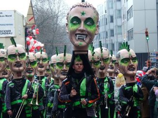 Salah satu karnaval yang paling termasyur di Jerman adalah The Cologne Carnival (German: Kölner Karneval) saat Rosenmontag. Karnaval ini banyak diminati pelajar internasional untuk mengenal kebuadayaan Jerman