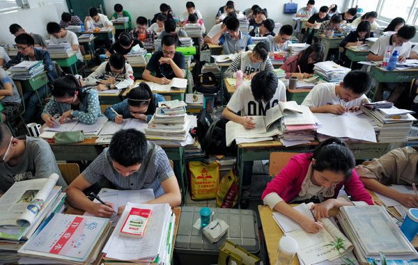 Ilustrasi: Para pelajar di Tiongkok mengikuti ujian Gaokao. (Ist.)
