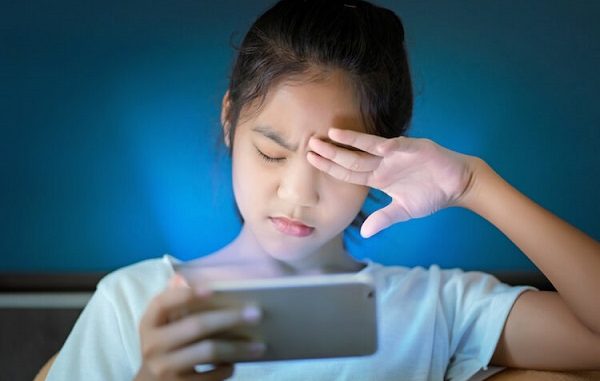 Pancaran sinar biru (blue light radiation) bahaya Pancaran sinar biru (blue light radiation) di smartphone, Dagdet, Sibar Biru