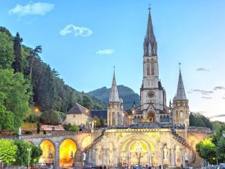 Ilustrasi: Gereja di komplek ziarah Lourdes, Perancis. (Ist.)