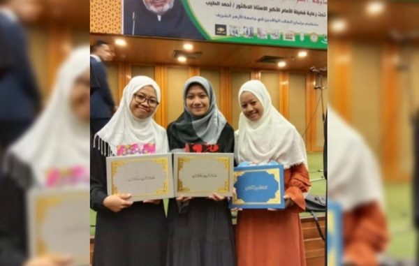 2 Mahasantri Program Beasiswa Santri Berprestasi Juara Kaligrafi dan Nasyid di Mesir 2 Mahasantri Program Beasiswa Santri Berprestasi Juara Kaligrafi dan Nasyid di Mesir