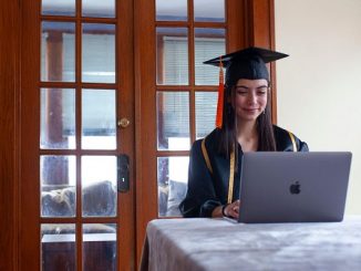 Ilustrasi wisuda daring (KalderaNews/ Ist).