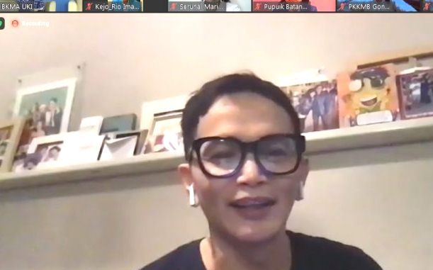 Yosi Project Pop menjadi pembicara dalam webinar Wawasan Kebangsaan untuk mahasiswa baru UKI. (KalderaNews.com/Dok.UKI) Yosi Project Pop menjadi pembicara dalam webinar Wawasan Kebangsaan untuk mahasiswa baru UKI. (KalderaNews.com/Dok.UKI)
