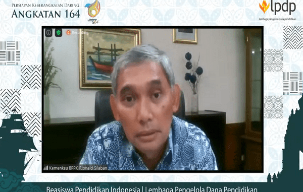 Presiden Direktur LPDP, Rionald Silaban pada Persiapan Keberangkatan PK-164. Agenda dilakukan secara daring dengan menyampaikan pesan-pesan bermakna untuk diingat oleh penerima LPDP (KalderaNews/Syasa Halima)da Persiapan Keberangkatan PK-164. Agenda dilakukan secara daring (KalderaNews/Syasa Halima)