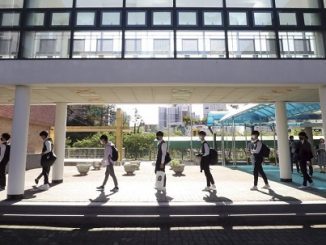 Pelajar di Sekolah Menengah Jeonmin di Daejeon, Korea Selatan saat pandemi Covid-10