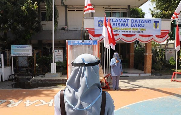Simulasi guru di Surabaya masuk sekolah
