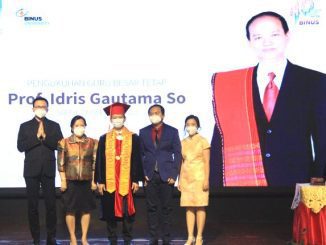 Prof. Idris Gautama So, S.Kom., S.E., M.M., MBA., Ph.D. saat dikukuhkan sebagai Guru Besar Tetap Universitas Bina Nusantara (Binus) bidang Manajemen. (KalderaNews.com/Dok.Binus)
