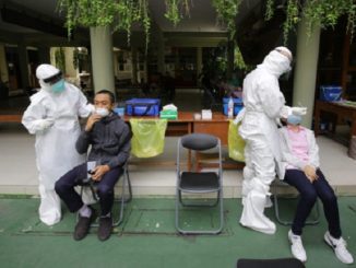 Tes Swab peserta didik di SMPN 1 Surabaya