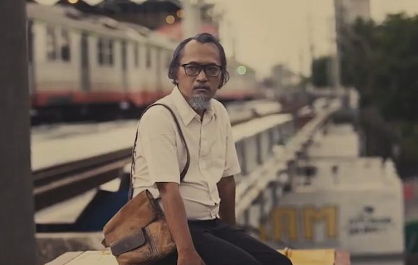 Pemeran Romo Mangun di trailer film dokumenter Sang Manyar: Nyanyian Pinggir Kali