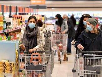 Ilustrasi orang belanja di toko serba ceban (KalderaNews/Ist)