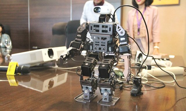 Robot Nayakalara, inovasi Binus University untuk mencegah penyebaran Covid-19. (KalderaNews.com/Dok. BINUS) Robot Nayakalara, inovasi Binus University untuk mencegah penyebaran Covid-19. (KalderaNews.com/Dok. BINUS)