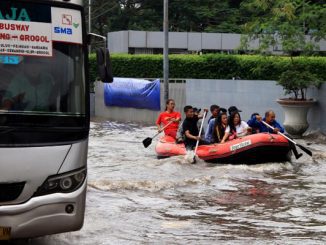 Banjir di salah ruas jalan di Jakarta. (KalderaNews.com/y.prayogo)