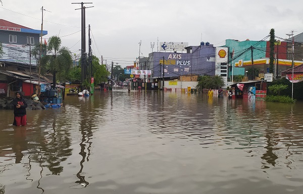 Hujan yang terus mengguyur Kota Bekasi 19-20 Februari 2021, sebagaimana telah diprediksi BMKG dan LAPAN menyebabkan banjir di sejumlah titik, seperti Perumahan Jatibening, Taman Permata Cikunir, Kompleks AL, Kompleks PAM dan lain-lainnya. Bahkan ketinggian banjir di Perumahan Jatibening Permai Kota Bekasi, Jawa Barat, mencapai perut orang dewasa. Akses Gerbang Tol Jatibening juga sempat terendam banjir