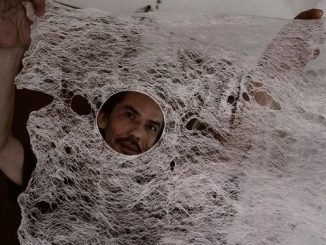 Seniman sekaligus perajin daluang, Ahmad Mufid Sururi